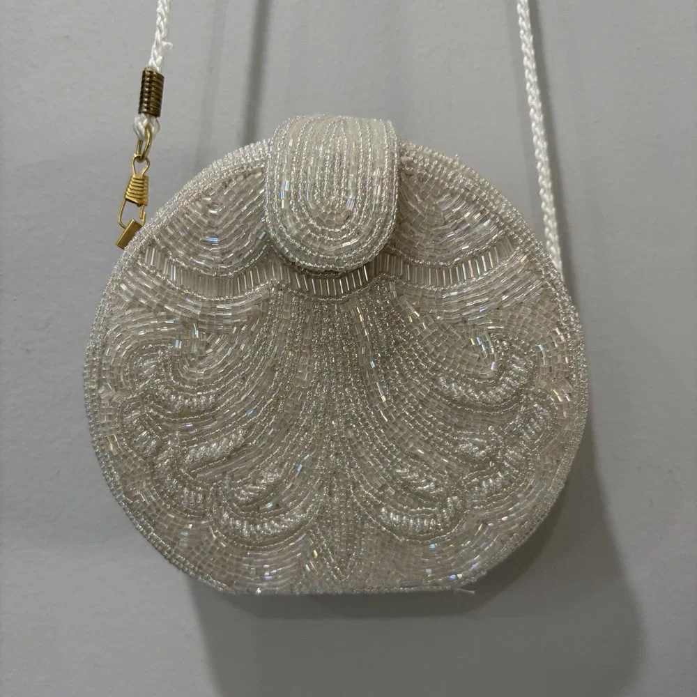 vintage white beaded‎ round Shape Structured purse Gold Hardware Formal Fancy